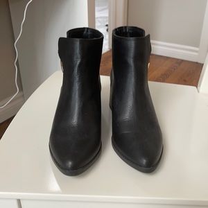 Black boots size 7 never worn out of the house!